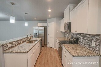 1306 N Clinton Ave in Lubbock, TX - Building Photo - Building Photo