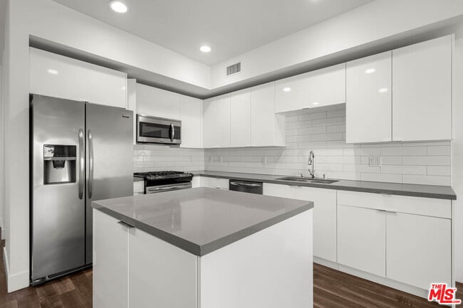 1215 S Bedford St in Los Angeles, CA - Foto de edificio - Building Photo