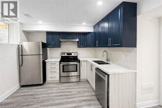 592 Blair Creek Dr in Kitchener, ON - Building Photo - Building Photo