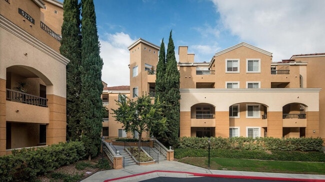 5305 Toscana Way in San Diego, CA - Building Photo - Building Photo