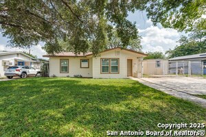 326 Sublett Dr in San Antonio, TX - Building Photo