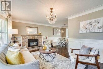 198 White Pines Dr in Burlington, ON - Building Photo - Building Photo