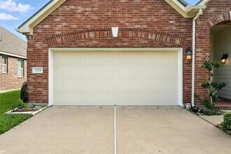 9219 Gilbert Hollow Dr in Rosenberg, TX - Building Photo - Building Photo