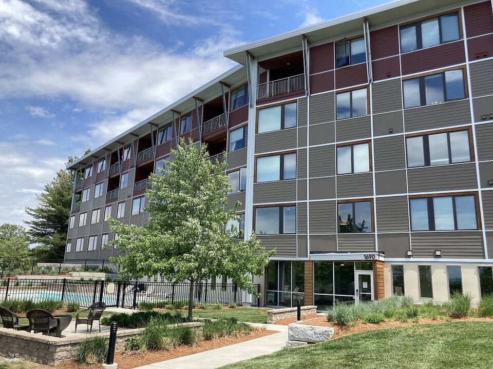 Bartlett Brook Apartments in South Burlington, VT - Building Photo