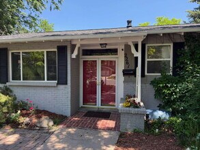 2261 W Briarwood Ave in Littleton, CO - Foto de edificio - Building Photo