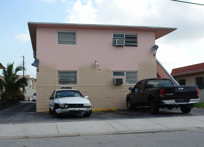 2735 SW 10th Ter in Miami, FL - Building Photo - Building Photo