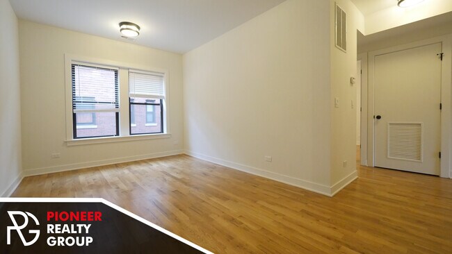 2207 W Eastwood Ave, Unit 2207-2N in Chicago, IL - Building Photo - Building Photo