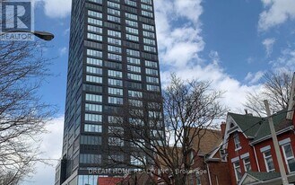 203 College St in Toronto, ON - Building Photo