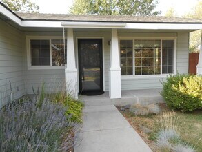 2396 NE Desert Willow Ct in Bend, OR - Building Photo - Building Photo