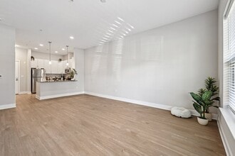 Elms Shady Grove in Rockville, MD - Foto de edificio - Building Photo