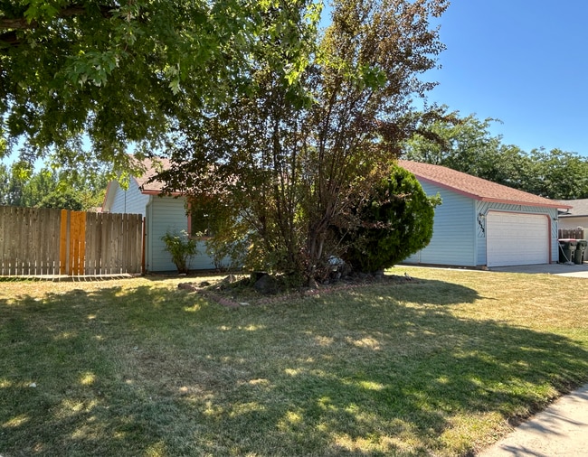 property at 1033 E Chateau Dr