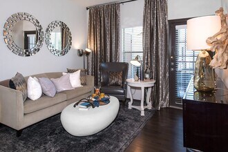 The Flats at Westover Hills in San Antonio, TX - Foto de edificio - Building Photo