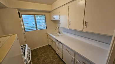 8315 Clinton Ave in West Hollywood, CA - Building Photo - Building Photo