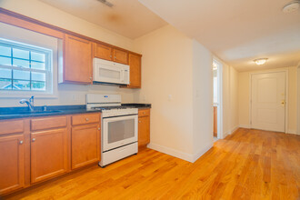 63-65-65 Cedar St in Fitchburg, MA - Foto de edificio - Building Photo
