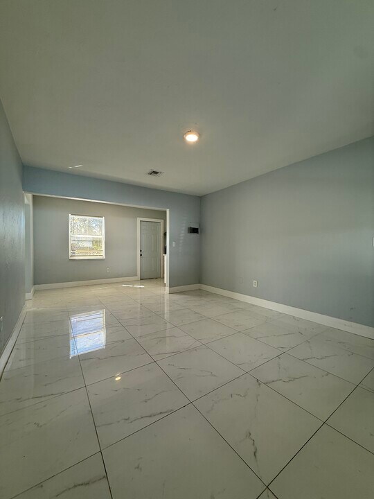 614 N E St, Unit #2 in Lake Worth Beach, FL - Building Photo