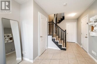 24 Larson Peak Rd in Caledon, ON - Building Photo - Building Photo