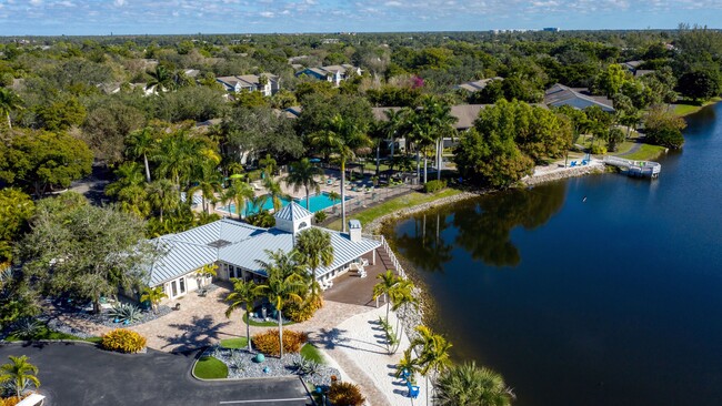 River Reach in Naples, FL - Foto de edificio - Building Photo