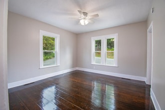 8 Booker St in Lisbon, ME - Building Photo - Building Photo