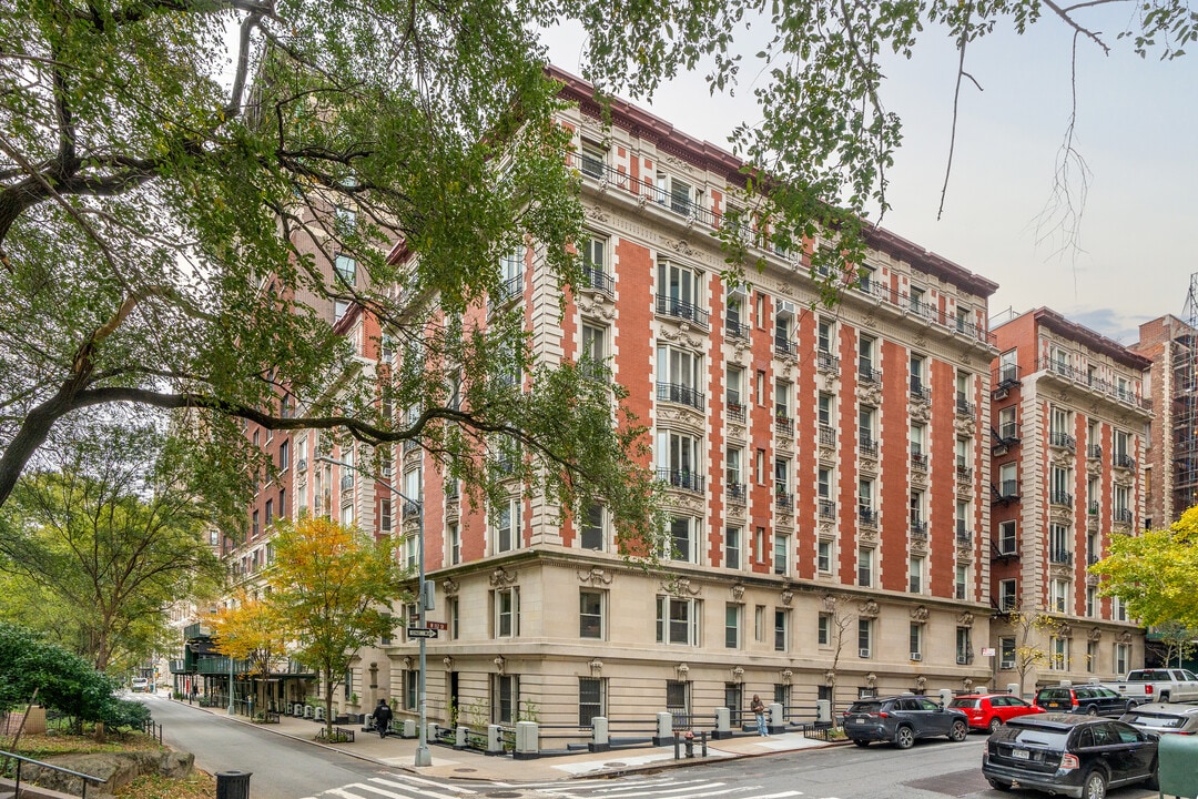 Fowler Court in New York, NY - Building Photo