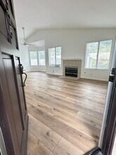 22930 Banyan Pl in Santa Clarita, CA - Foto de edificio - Building Photo