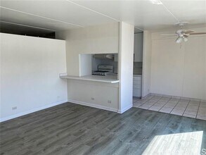 910 Ahana St in Honolulu, HI - Building Photo - Building Photo