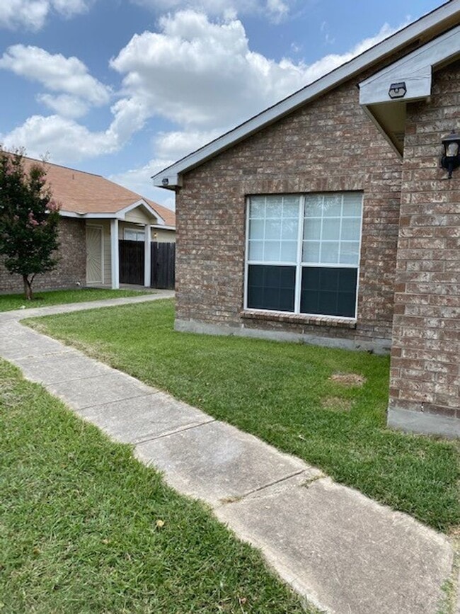 5607 Lakebend W Dr in San Antonio, TX - Foto de edificio - Building Photo