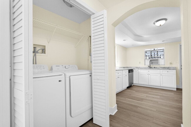 511 NW 44th St, Unit 1 in Miami, FL - Foto de edificio - Building Photo