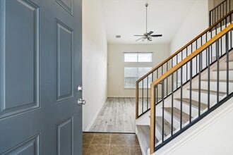 2124 Nestlewood Dr in Austin, TX - Building Photo - Building Photo