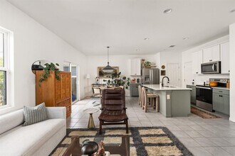 6702 Routenburn St in Austin, TX - Building Photo - Building Photo