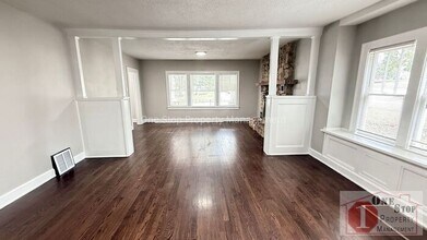 400 E Gudgell Ave in Independence, MO - Building Photo - Building Photo