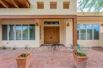 7024 E Orange Blossom Ln in Paradise Valley, AZ - Building Photo - Building Photo
