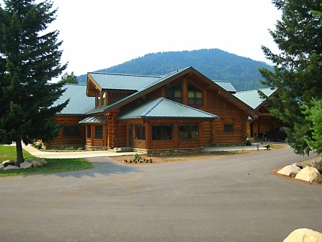 6387 W Sturgeon Rd in Rathdrum, ID - Foto de edificio - Building Photo