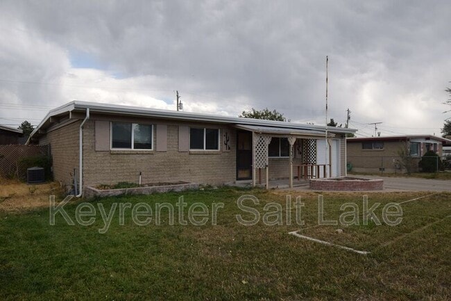 3215 S 4400 W in West Valley City, UT - Building Photo - Building Photo