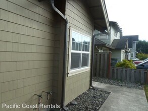 2712 Meadow Creek Way in Arcata, CA - Building Photo - Building Photo