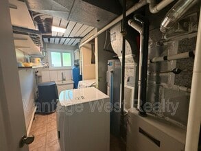907-907 Sutherland Ave in Kelowna, BC - Building Photo - Building Photo