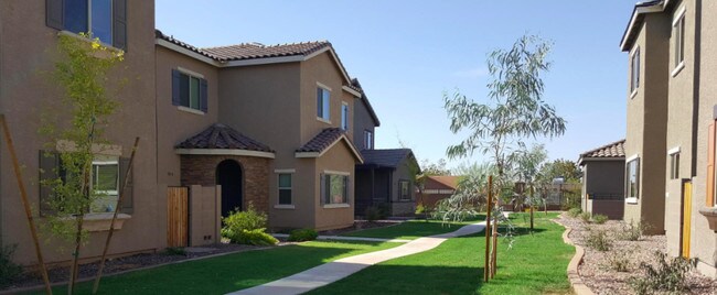 7226 S 18th Ln in Phoenix, AZ - Foto de edificio - Building Photo