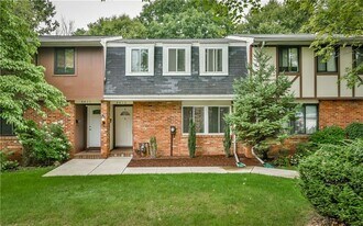 4413 Laurel Oak Dr in Allison Park, PA - Building Photo