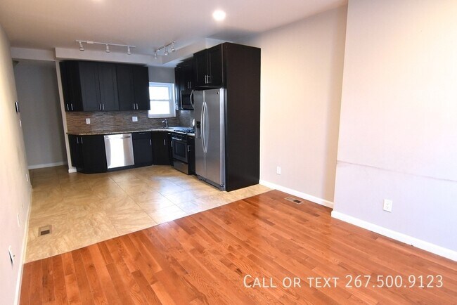 907 S 13th St in Philadelphia, PA - Building Photo - Building Photo