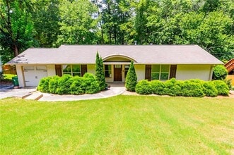3014 Skyland Dr NE in Chamblee, GA - Building Photo - Building Photo