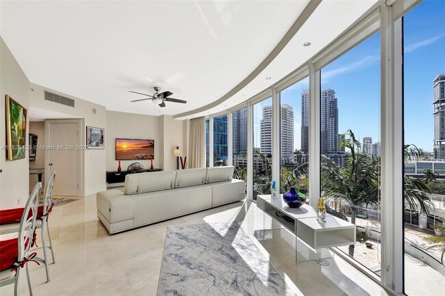 333 Las Olas Way in Fort Lauderdale, FL - Building Photo - Building Photo