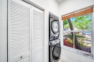14030 SW 49th St, Unit VIZCAYA ' MIRAMAR in Miramar, FL - Foto de edificio - Building Photo
