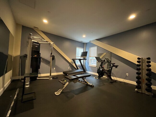 2 Everett Sq, Unit 201 in Boston, MA - Building Photo - Building Photo