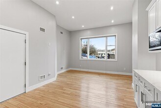 12 Dempsey Ave in Edgewater, NJ - Building Photo - Building Photo