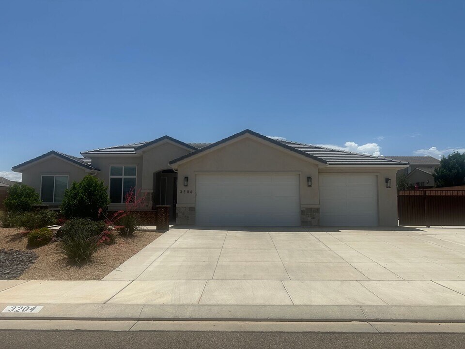 3204 E 2840 S in Saint George, UT - Building Photo