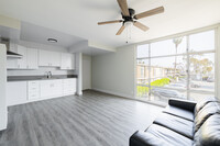 Palm Terrace Apartments in Los Angeles, CA - Building Photo - Interior Photo