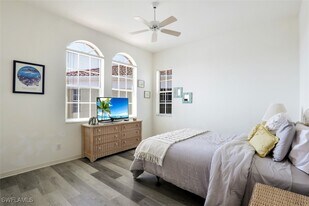 600 L'Ambiance Cir in Naples, FL - Building Photo