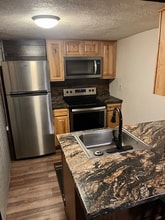 1637 Otlahurst Dr, Unit Apartment 4 in Fairmont, WV - Building Photo - Building Photo