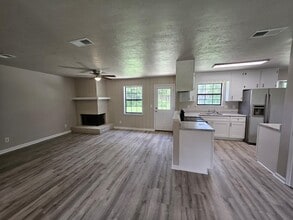 3245 Whitney Dr E in Tallahassee, FL - Building Photo - Building Photo