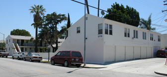 2776 Clarendon Ave in Huntington Park, CA - Foto de edificio - Building Photo