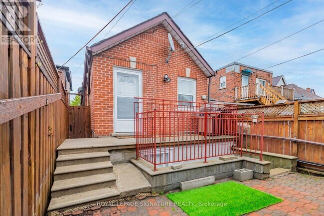246 Nairn Ave in Toronto, ON - Building Photo - Building Photo
